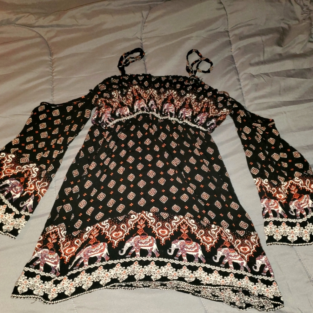Rue21 off shoulder 70s bell sleeve top
